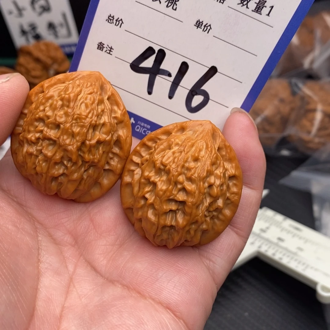 桃核把件金牛34mom