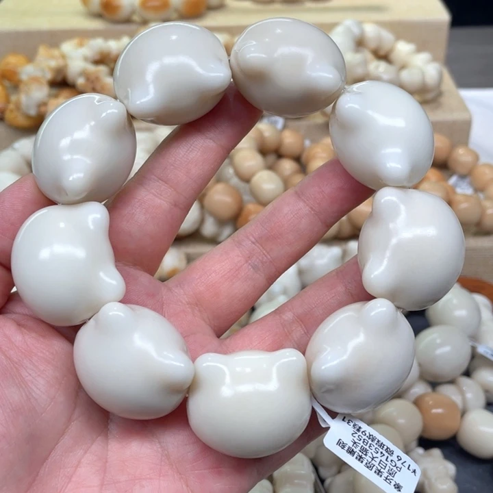 菩提根/象牙果手串6-2-109 卡31 原白猫头微瑕