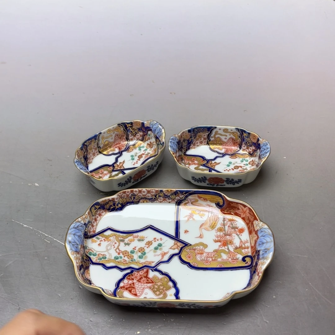芒***笨瓷片密密麻麻地铺满一