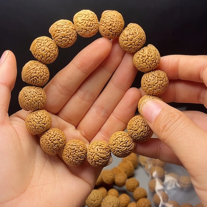 保***通吊坠桃核桃核手串