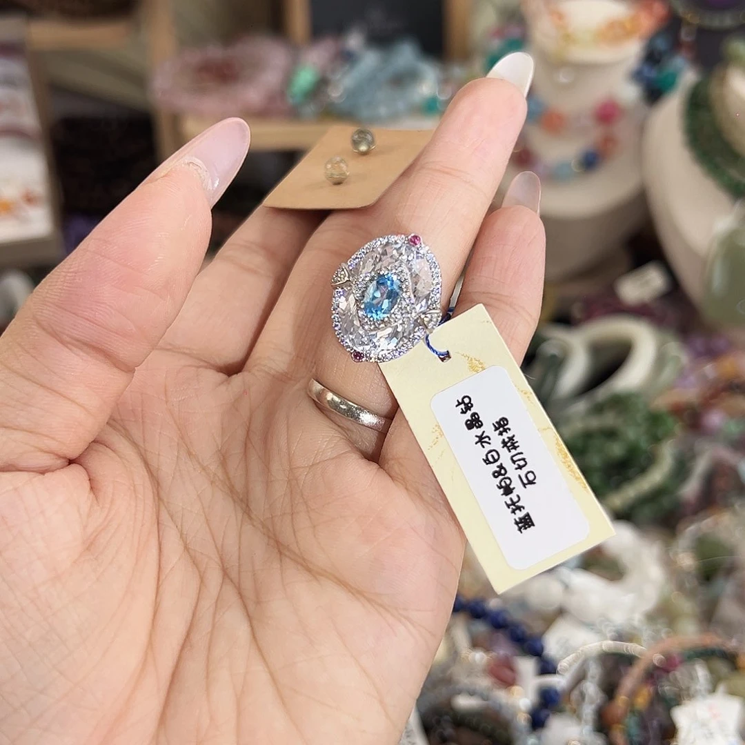 银S925镶嵌戒指水晶我****?