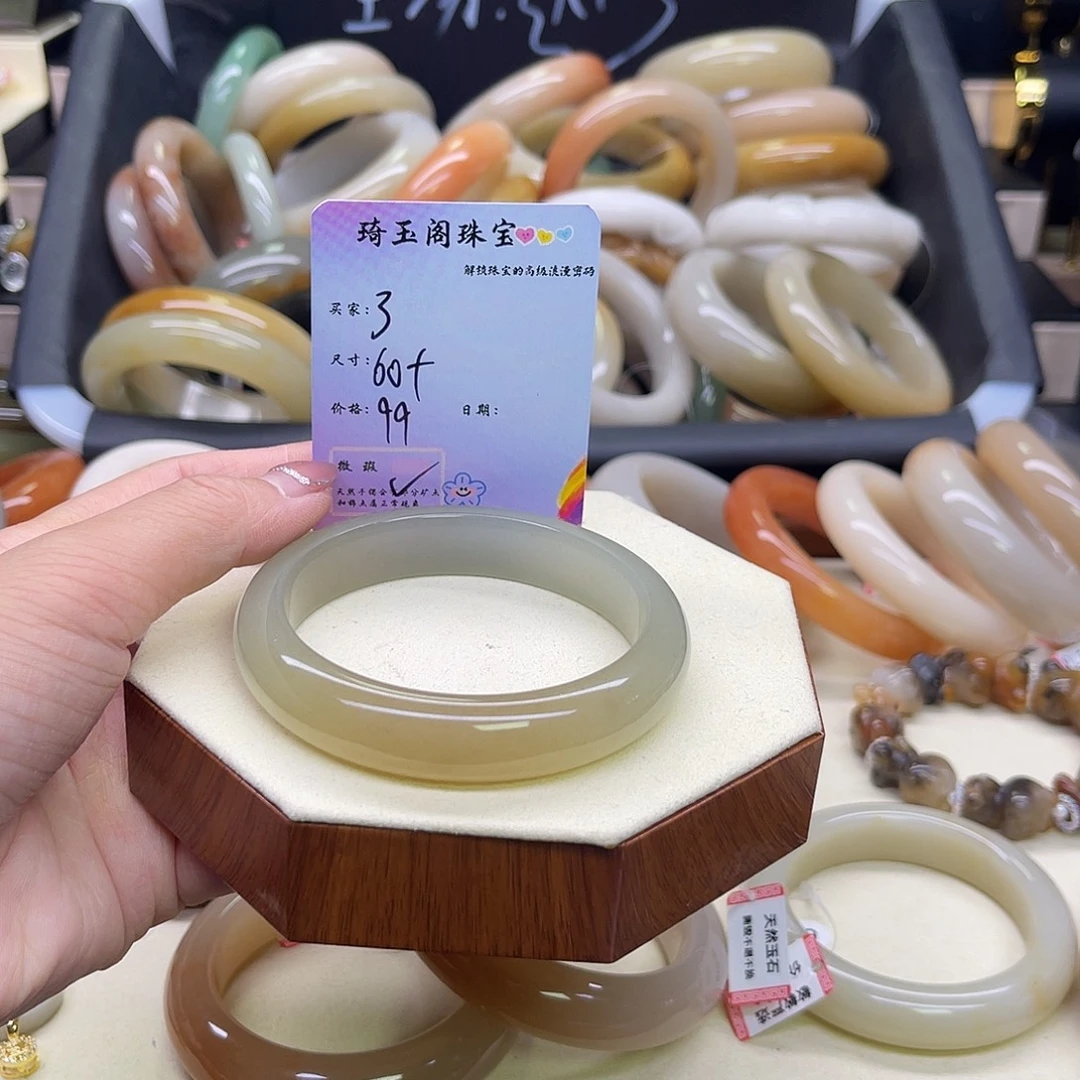 石英质玉未镶嵌手镯