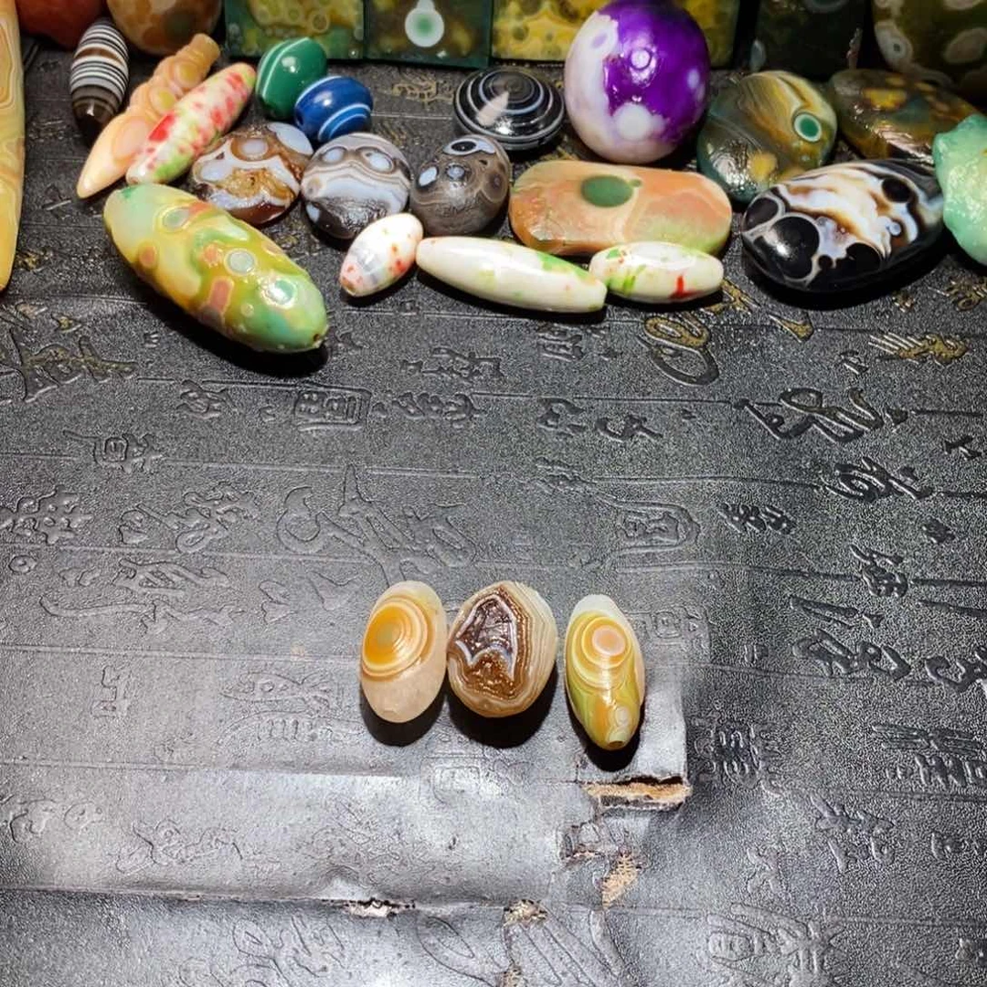 颈饰未镶嵌石英质玉王****?