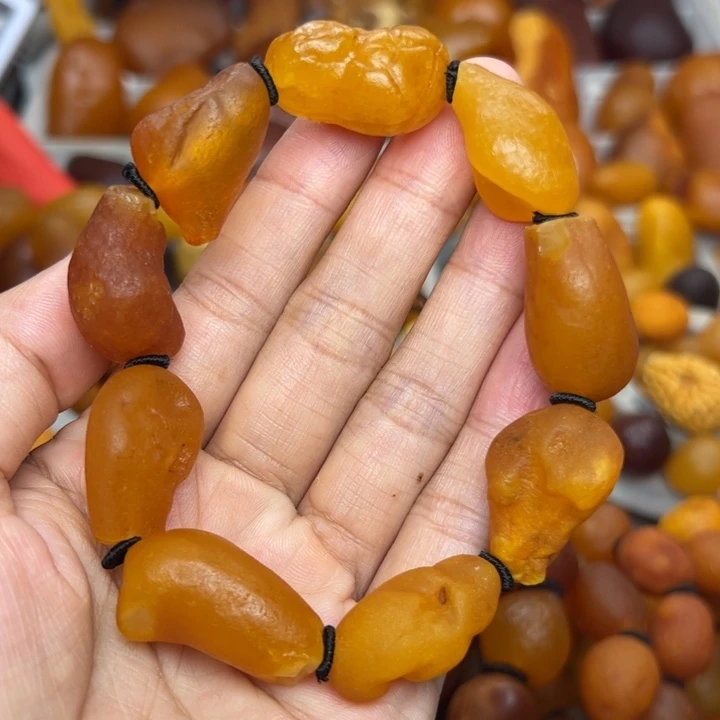 琥珀未镶嵌颈饰天然蜜蜡
