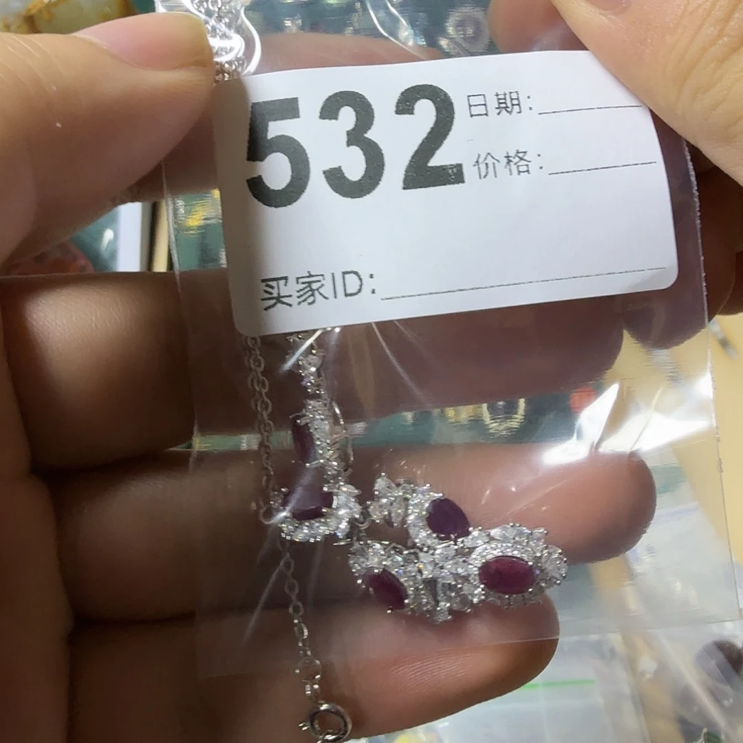 甜***甜银S925镶嵌颈饰红宝石