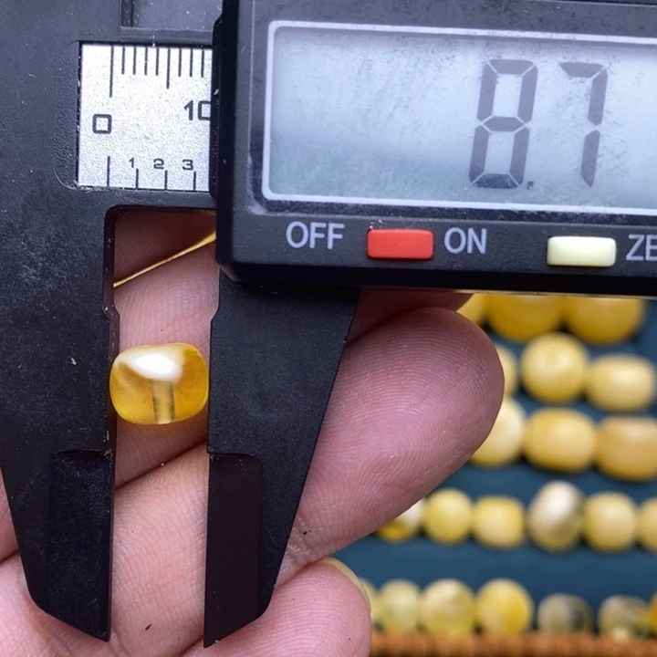 琥珀未镶嵌裸石38号8.7*6.8微瑕