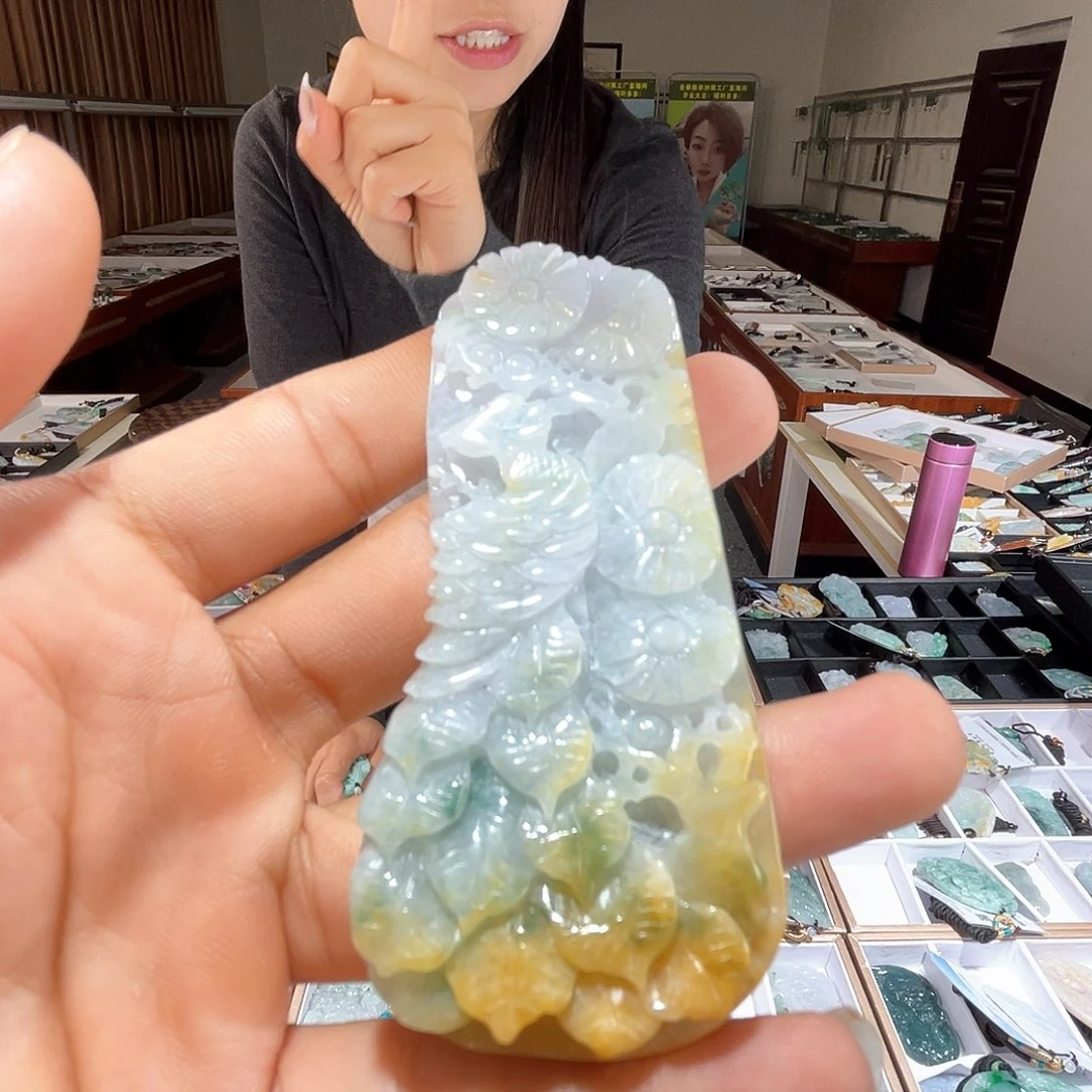 翡翠未镶嵌颈饰一