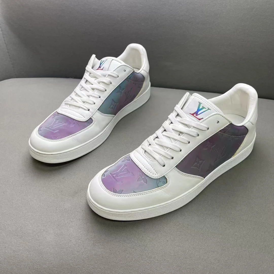 95新 LouisVuitton/路易威登 白色皮面炫彩镭射老花板鞋 41.5码