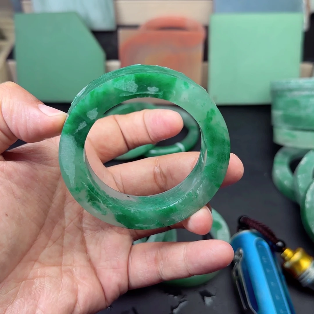 定制石英质玉难****涂手镯