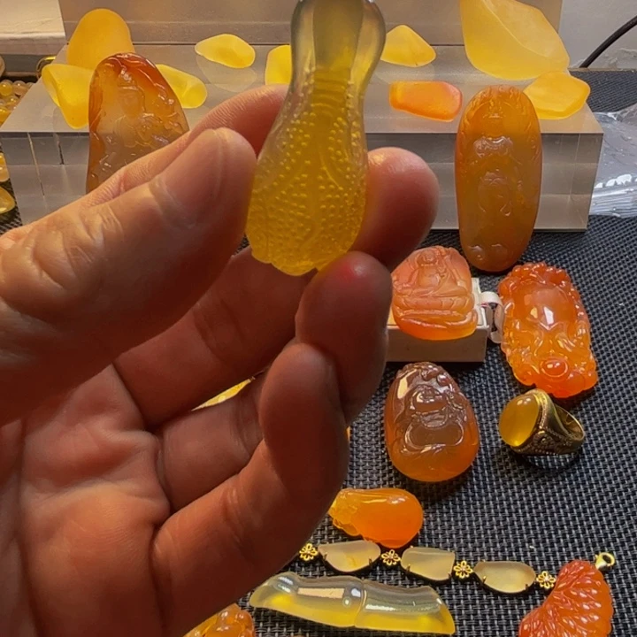 石英质玉未镶嵌颈饰粒***子
