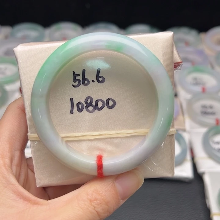 翡翠未镶嵌手镯A货