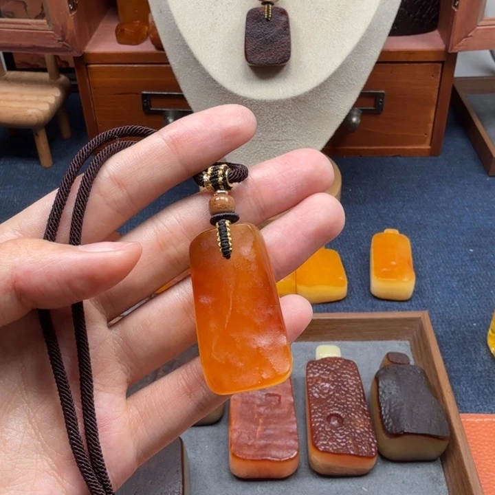 蜜蜡未镶嵌吊坠(赠链)