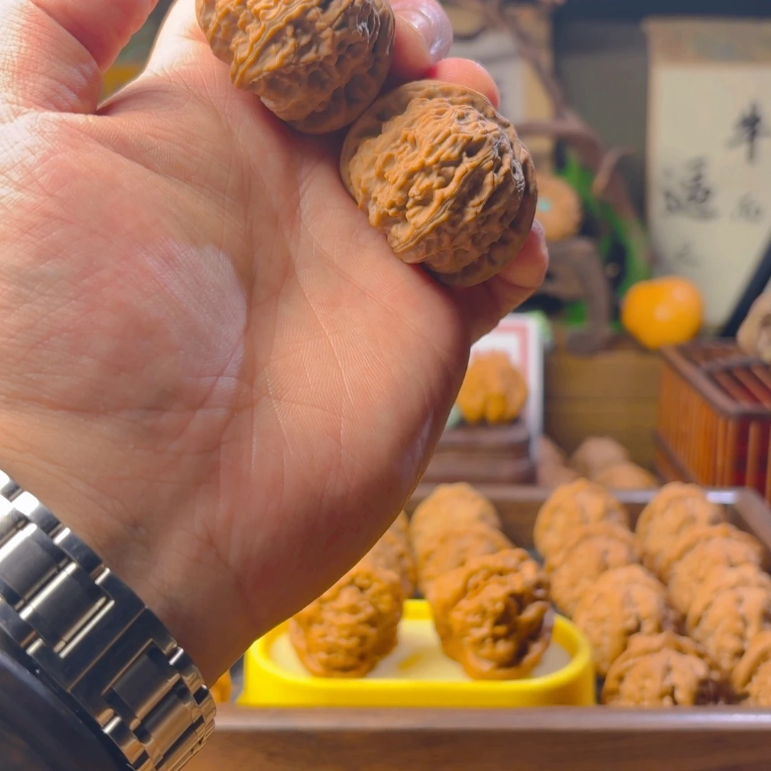 张***轩吊坠文玩核桃白狮子球白红皮全品