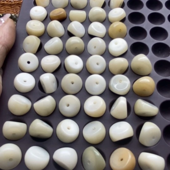 吊坠白玉菩提微瑕13白玉蒜瓣55颗