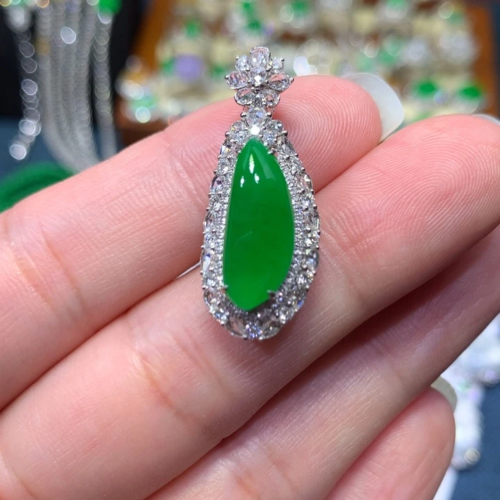 翡翠18K金镶嵌颈饰福瓜