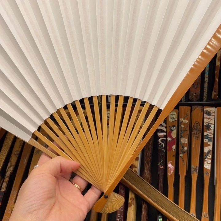 扇子小茄18方图我小心翼翼