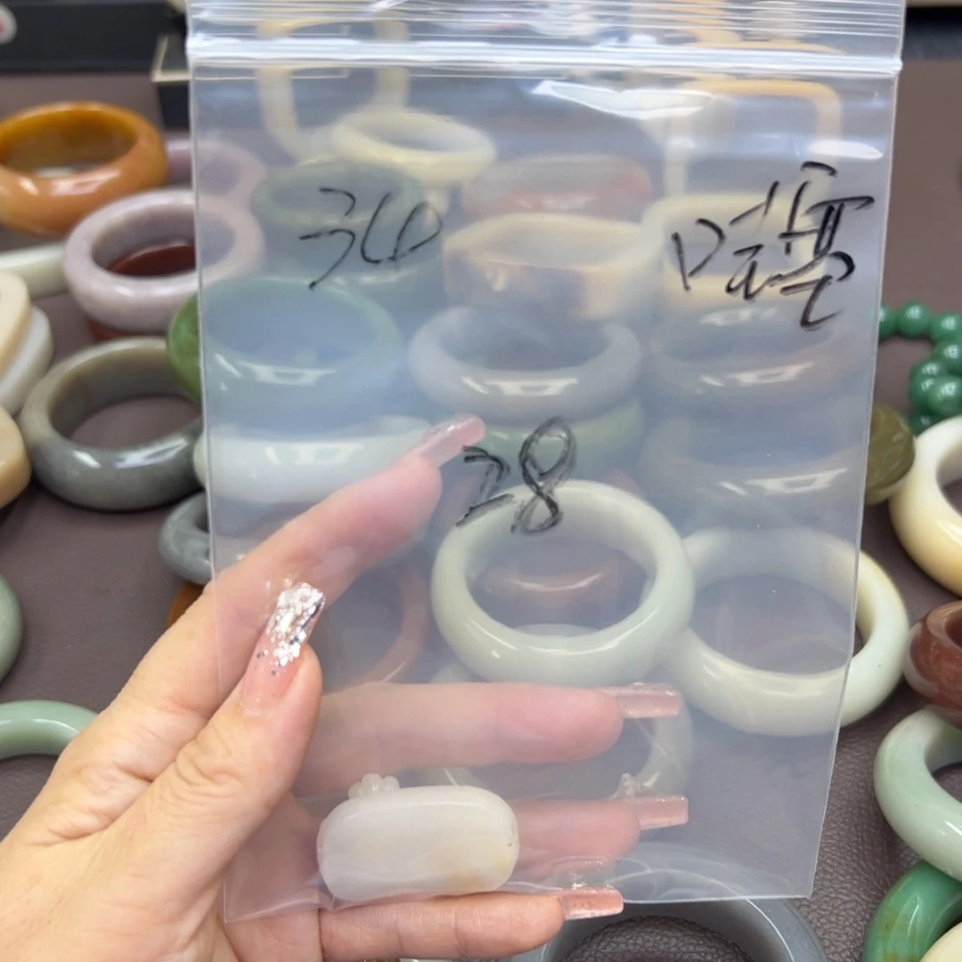 石英质玉手镯未镶嵌小***塞