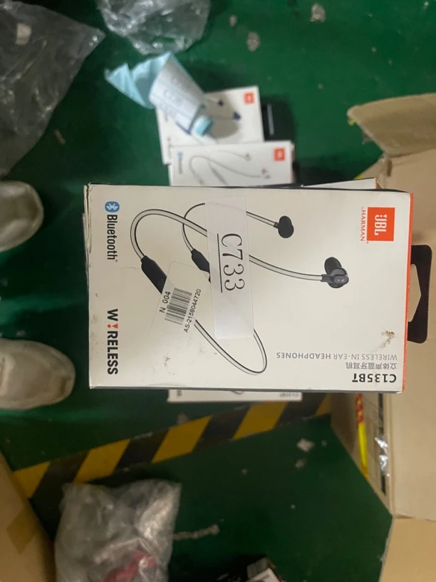 95新 JBL 捡漏JBLc135bt蓝牙耳机编号C734颜色随机 无包装