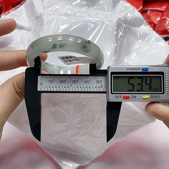 翡翠手镯未镶嵌115