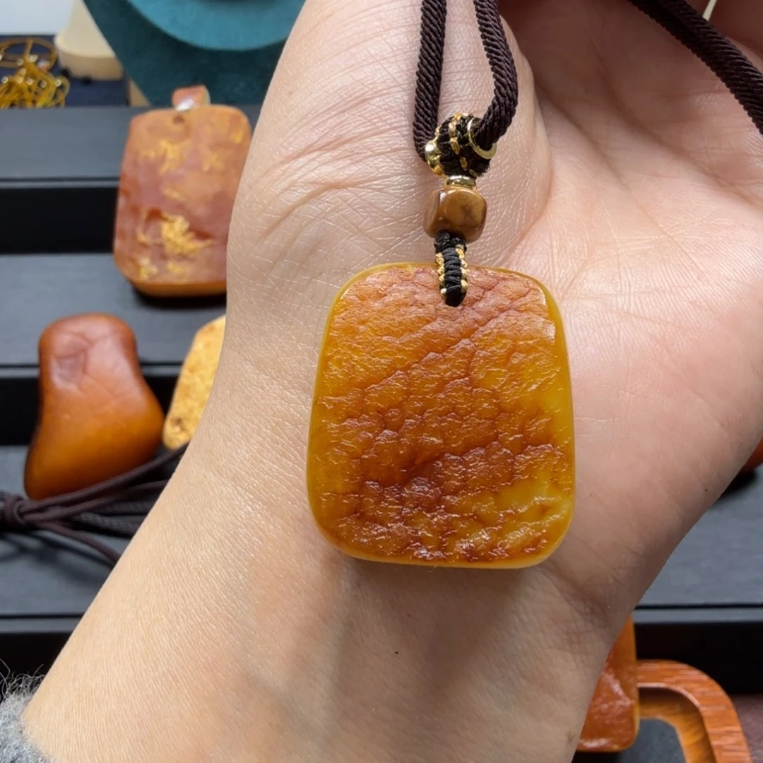 琥珀吊坠(赠链)未镶嵌