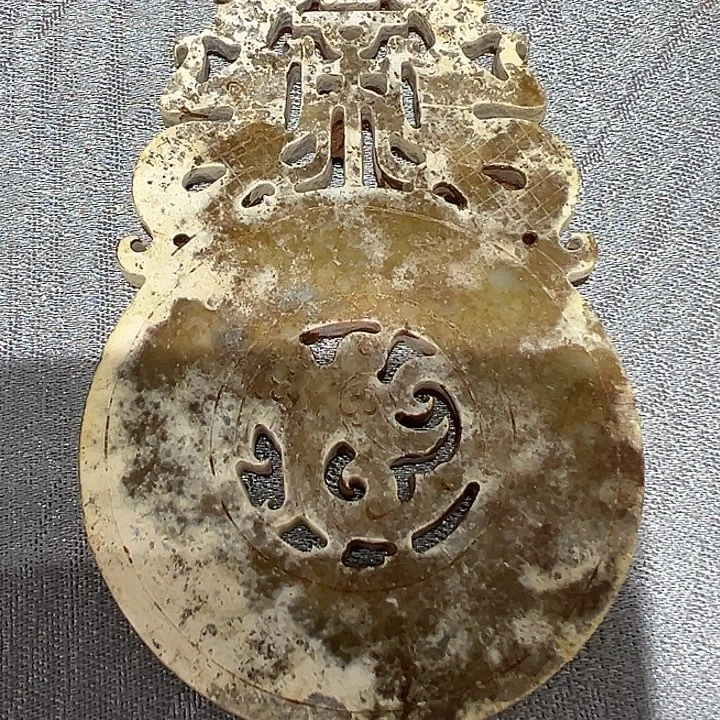 关***人和田玉（糖玉）未镶嵌颈饰
