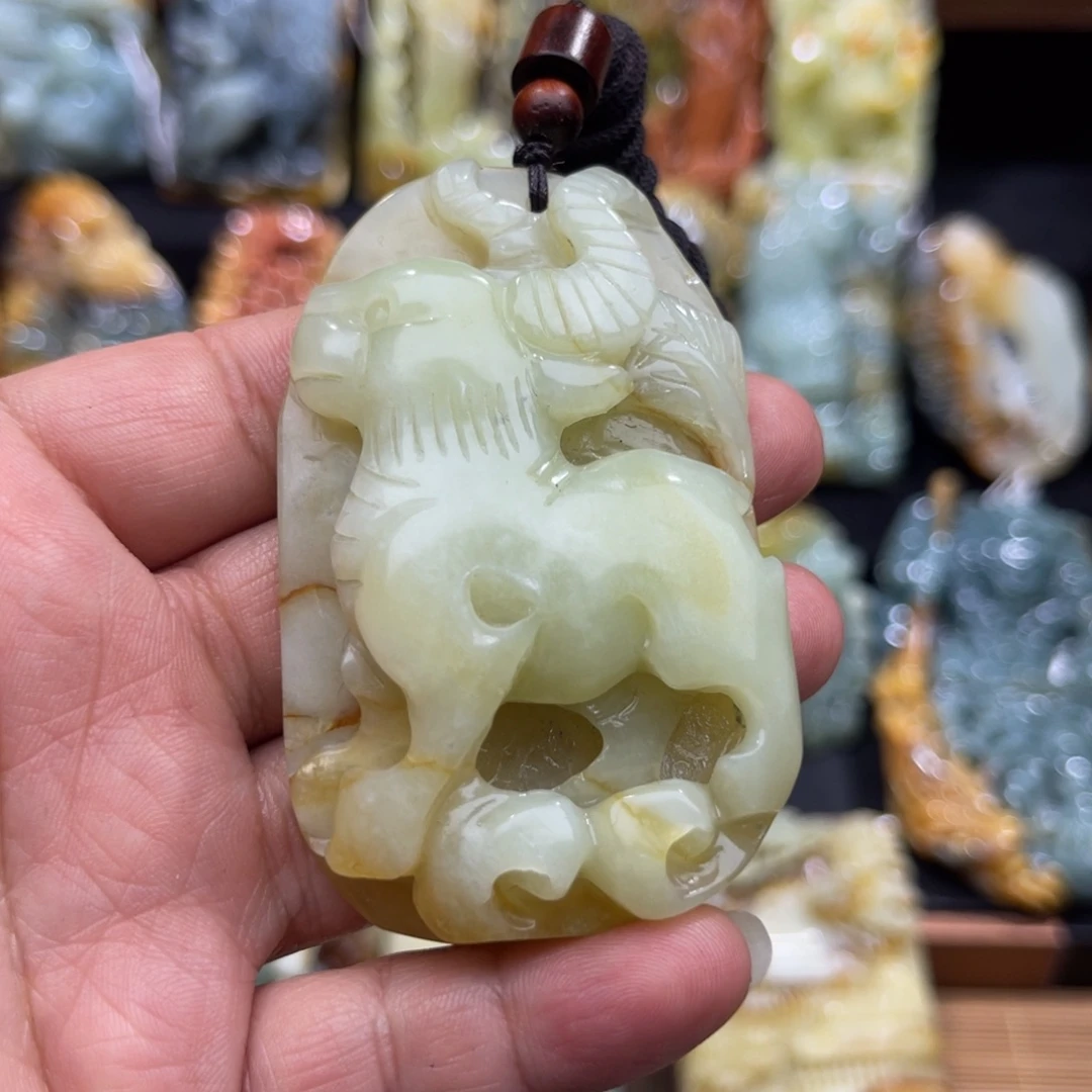 蛇纹石玉未镶嵌颈饰