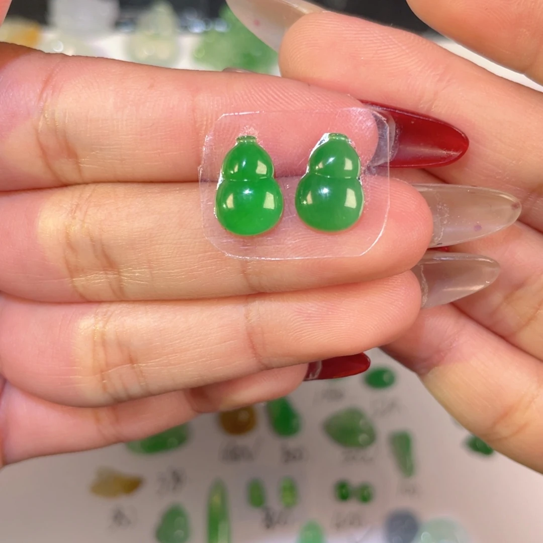 翡翠未镶嵌颈饰裸石