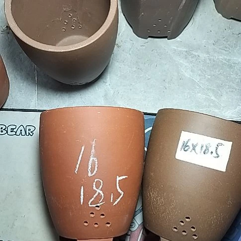 红泥紫泥三角两个花盆