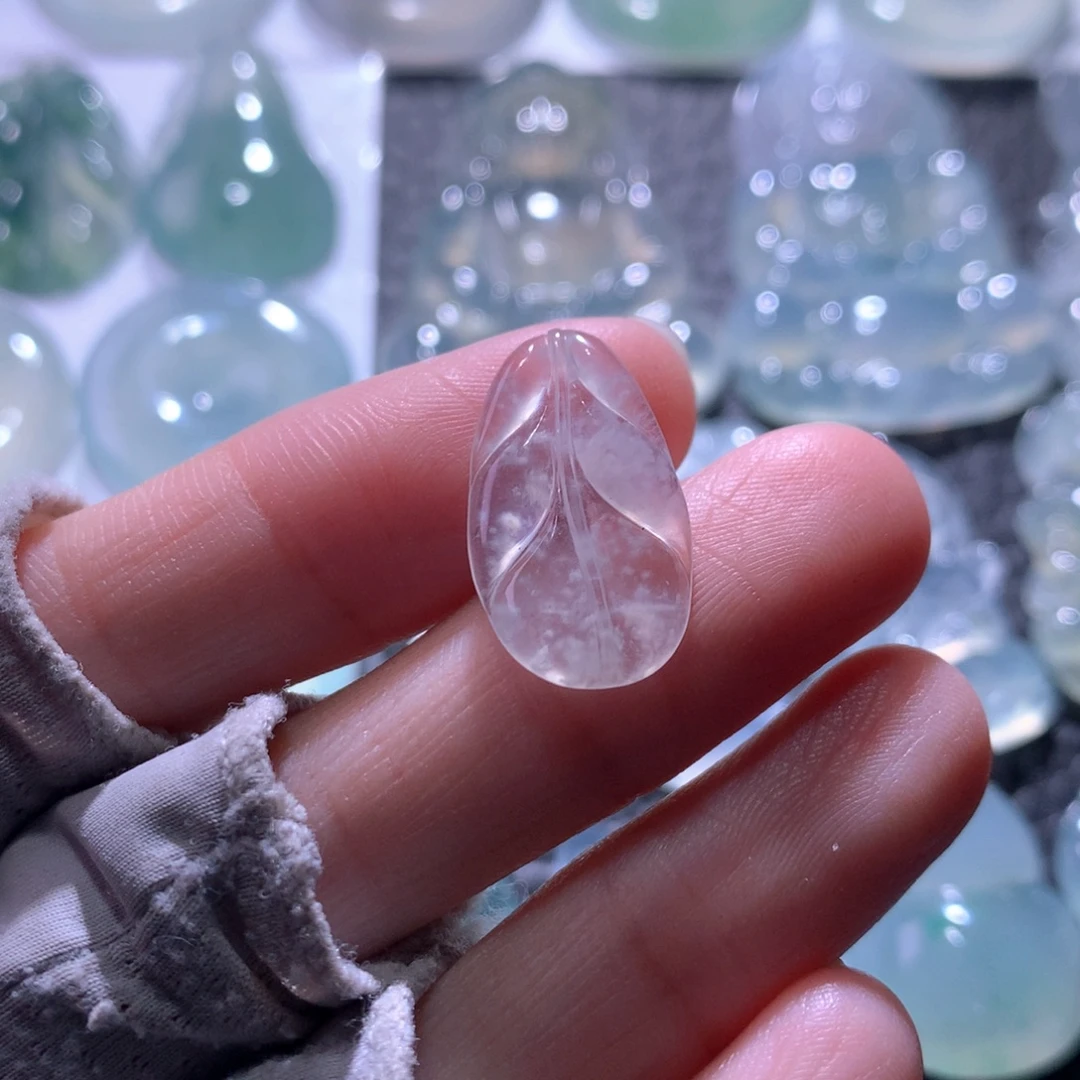 翡翠未镶嵌颈饰叶子