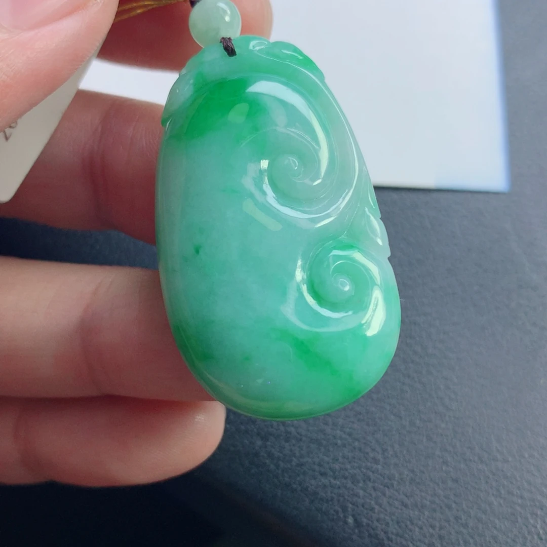 翡翠未镶嵌颈饰如意