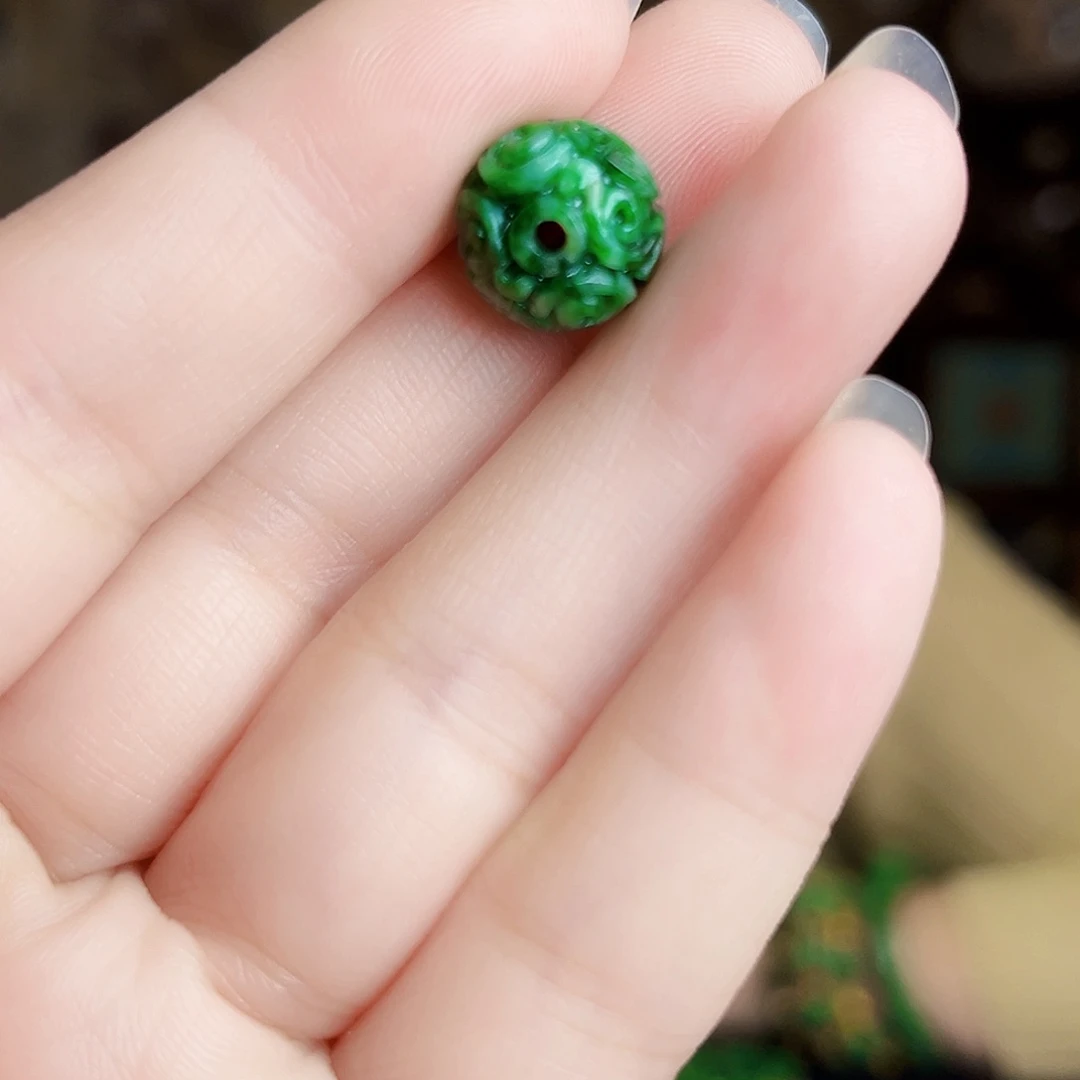 翡翠未镶嵌颈饰多样性