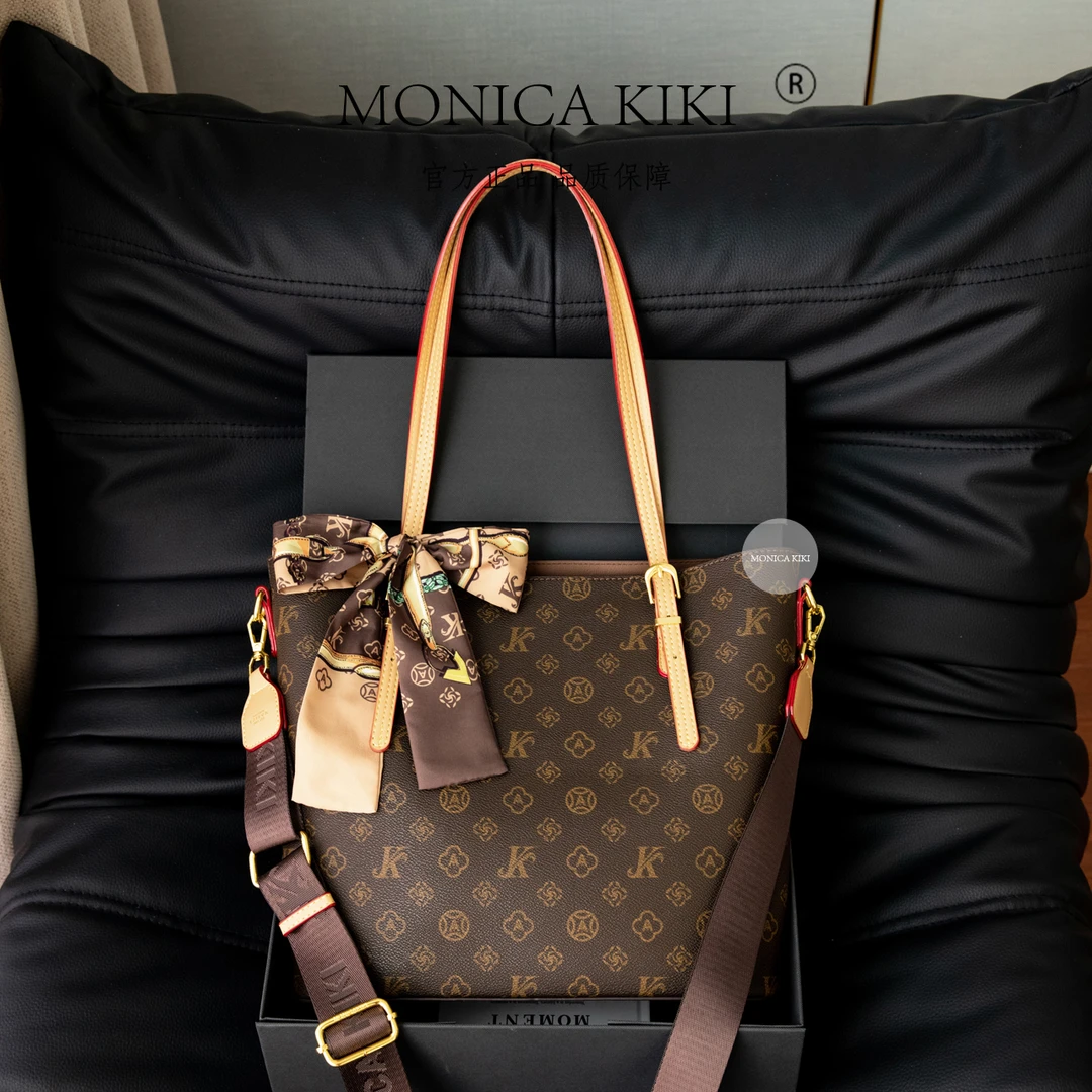 莫妮卡奇奇轻奢字母丝巾单肩腋下手提斜挎大容量休闲百搭托特女包