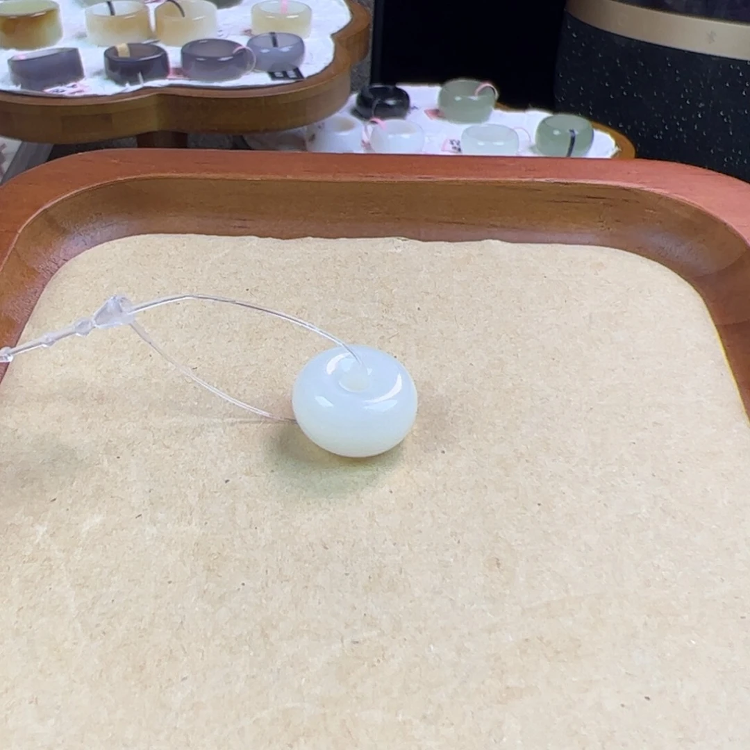 和田玉未镶嵌吊坠(不含链)l****g