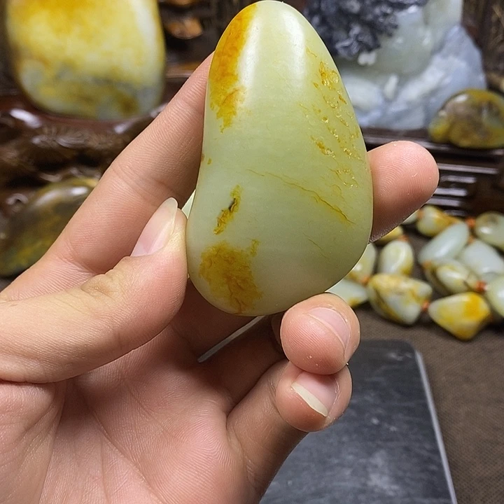 和田玉未镶嵌把件