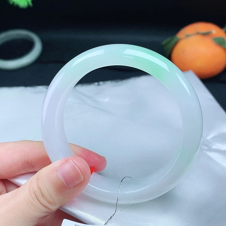翡翠手镯未镶嵌52圈