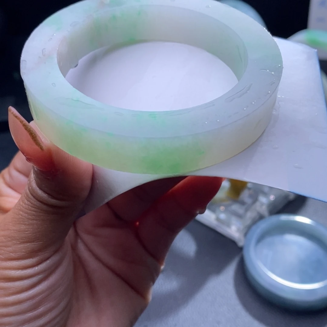 定制翡翠未镶嵌翡翠手镯