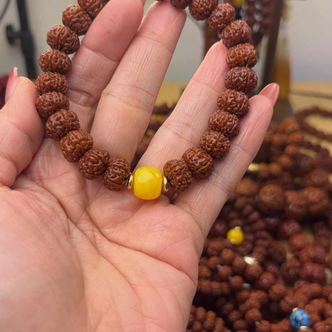 向***7六瓣机刷玉化包浆单圈手串