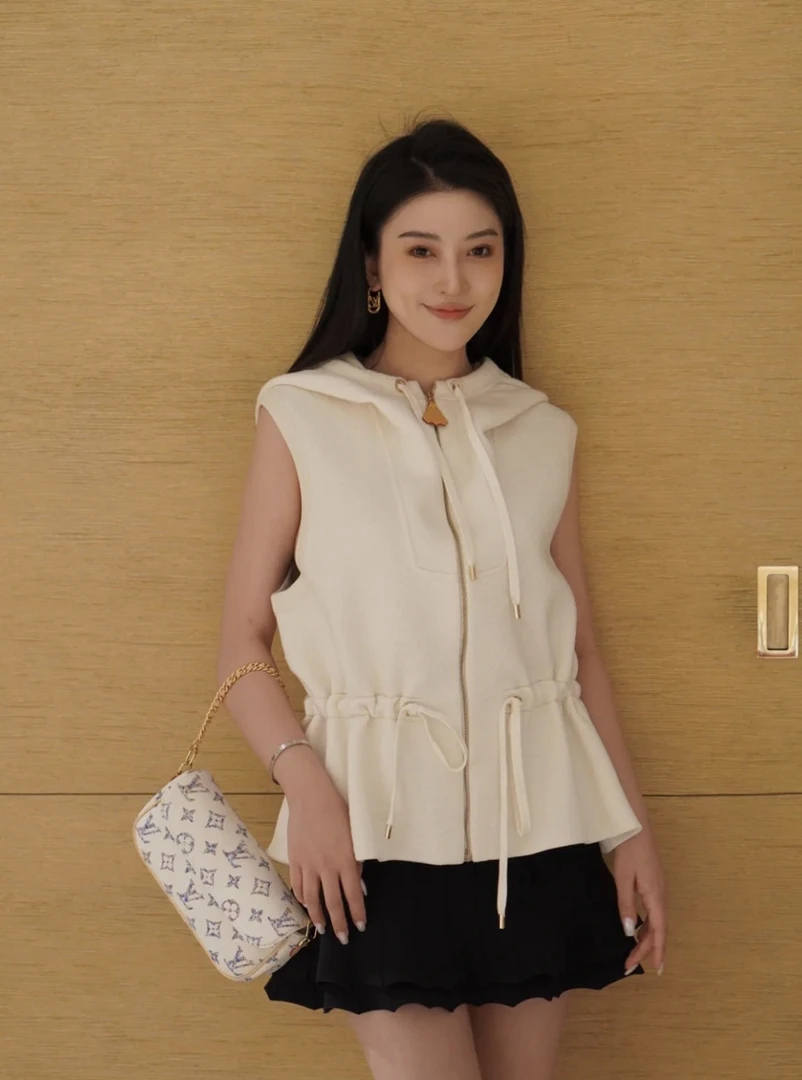 99新 LouisVuitton/路易威登 白色满印马甲 XS码 有吊牌 GM002570