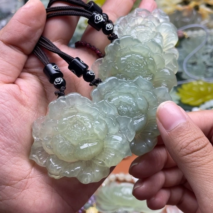 未镶嵌蛇纹石玉吊坠