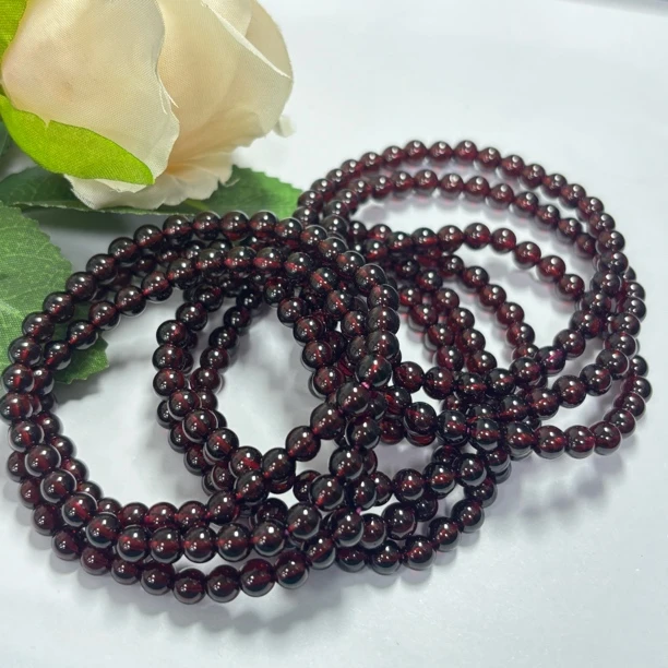 【书记甄选】天然酒红石榴石三圈手链 多样性发一件 约5mm 3408YT