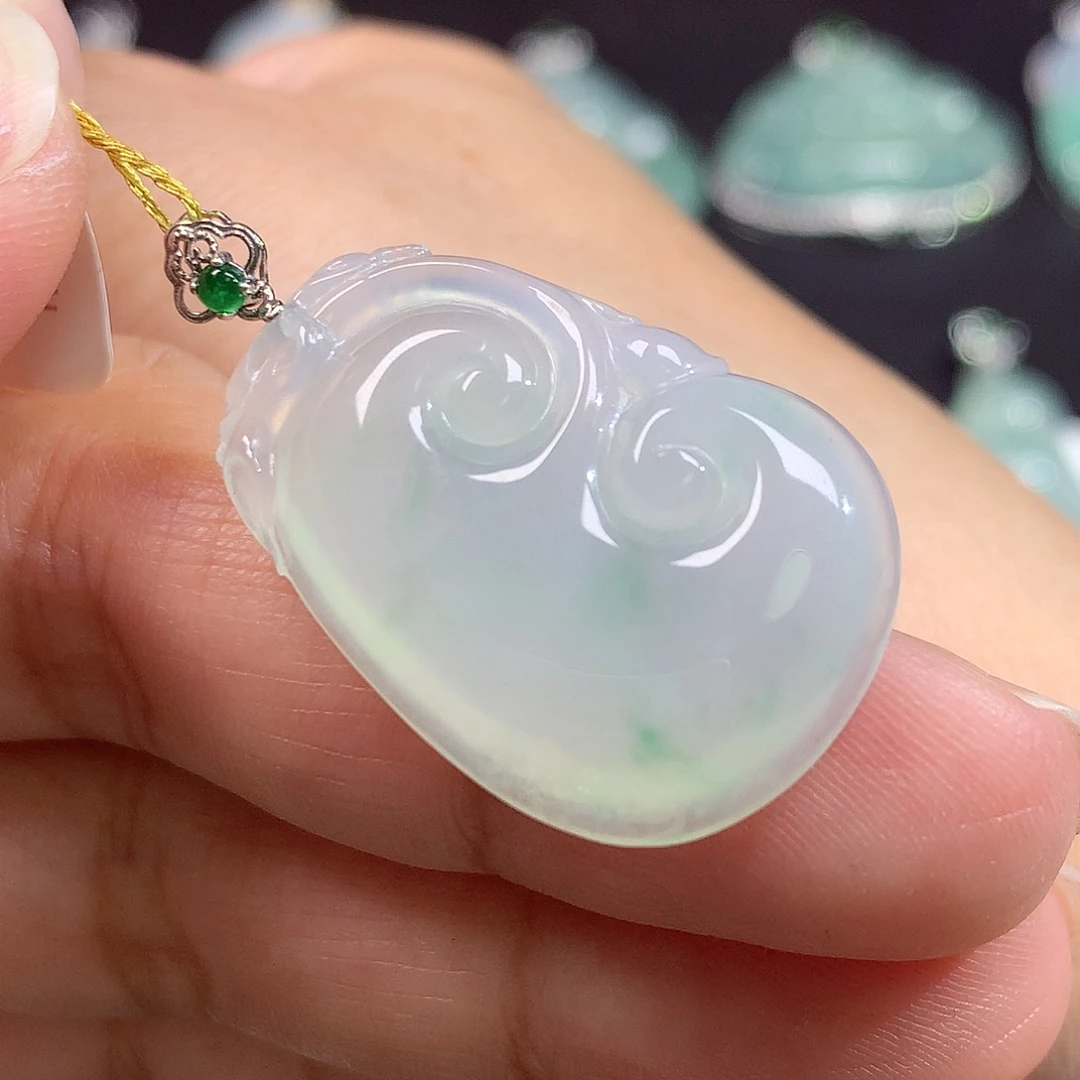 翡翠18K金镶嵌颈饰如意