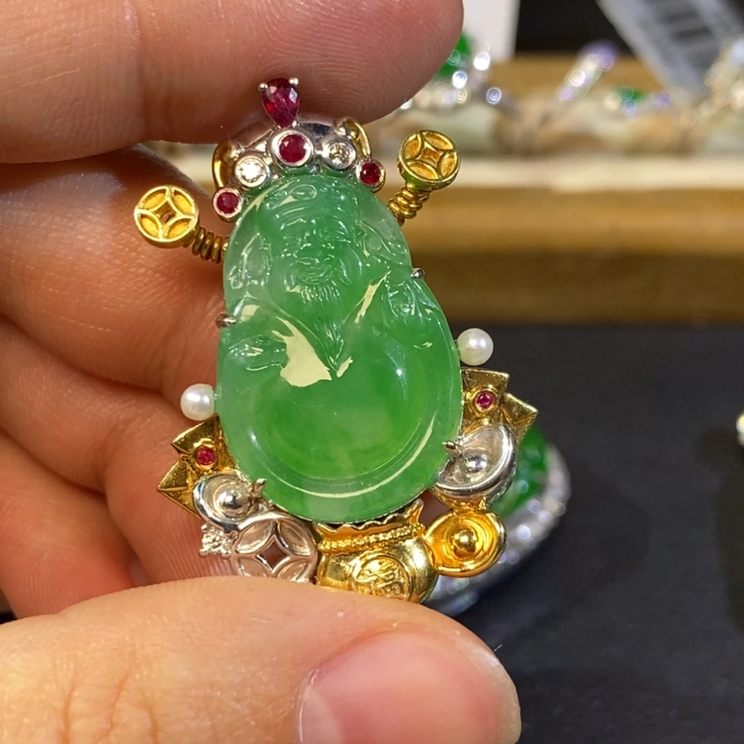 翡翠18K金镶嵌颈饰