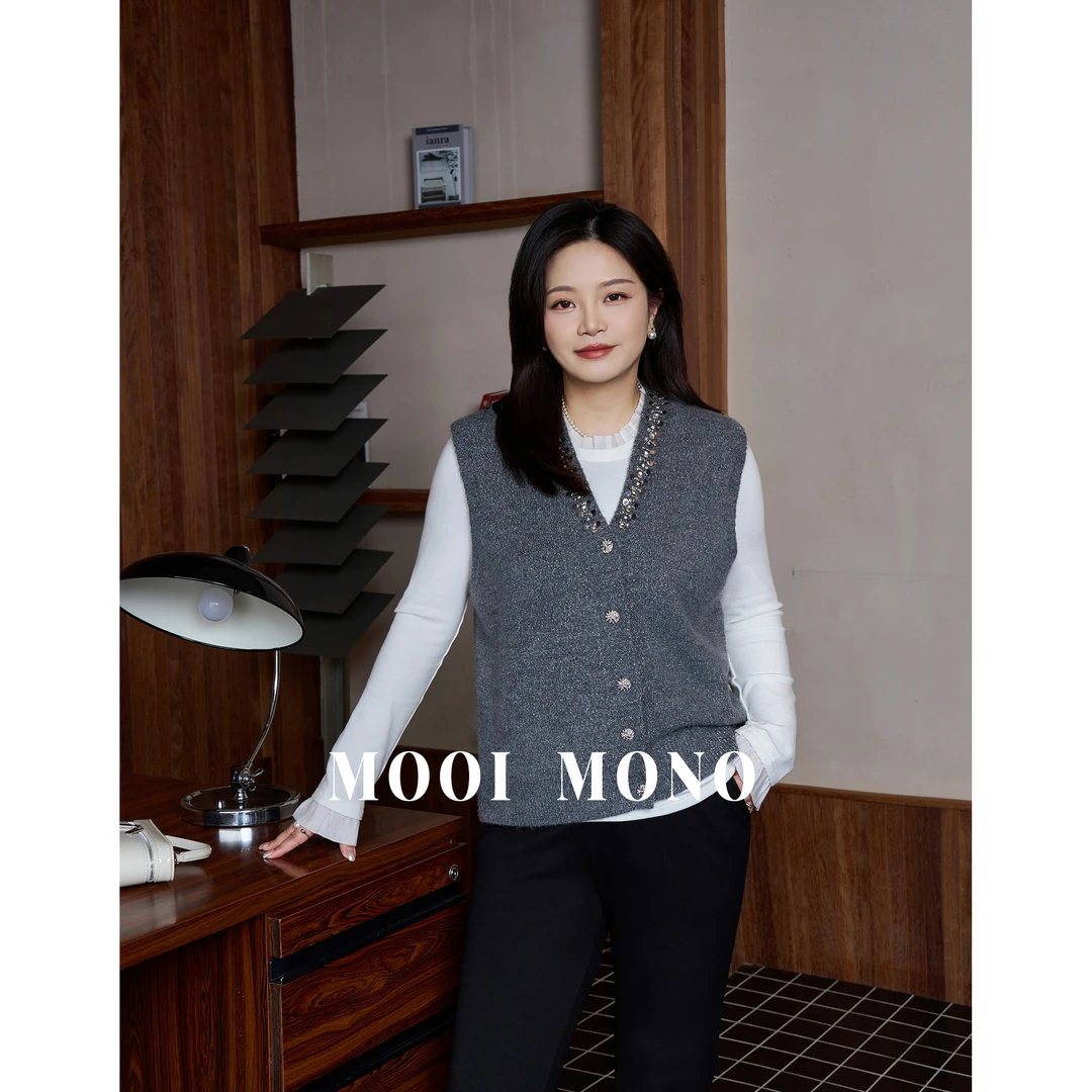 MOOI MONO"灰韵珠光"显瘦早春V领亮片钉珠针织马甲背心 D426D51