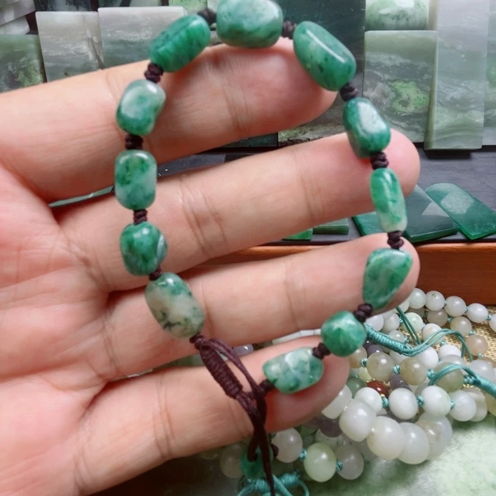 独山玉未镶嵌颈饰