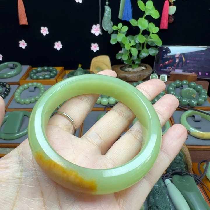 无***娘岫岩河磨玉（透闪石质玉）未镶嵌手镯