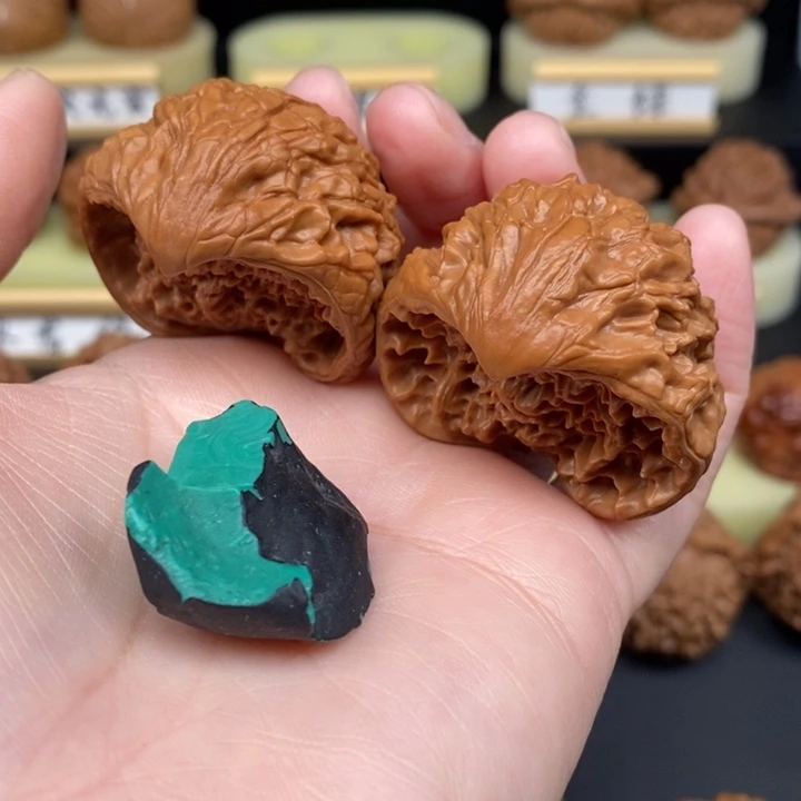 文玩核桃吊坠灰****狼蛇王