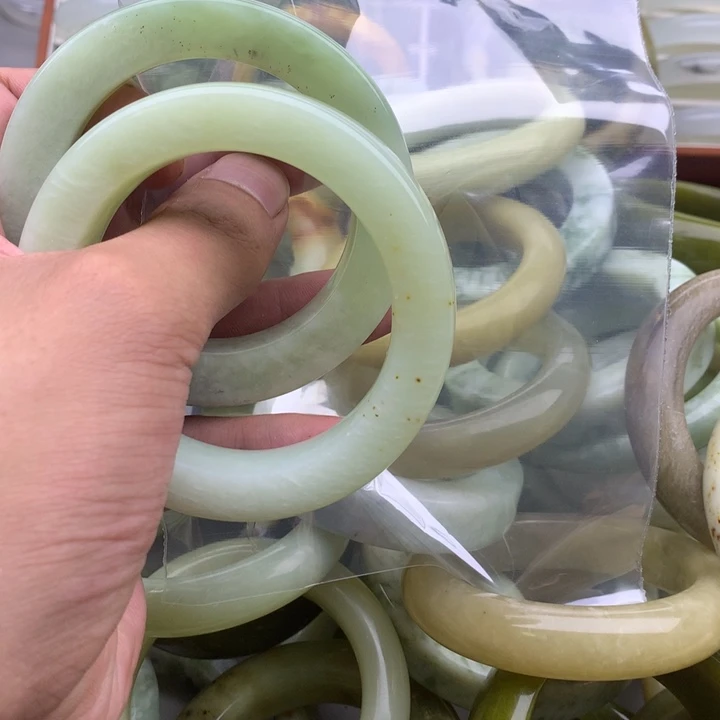 。***。未镶嵌蛇纹石玉手镯