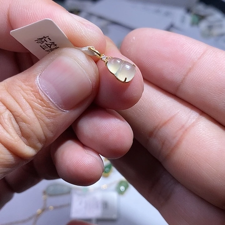 翡翠18K金镶嵌颈饰