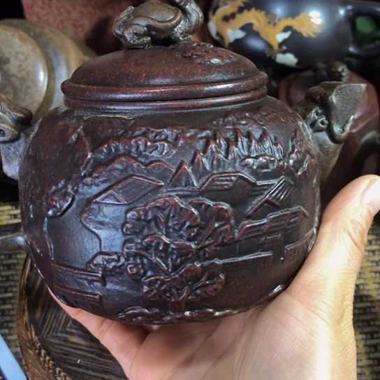 茶壶紫砂原矿泥料手工制作的一把紫砂壶。