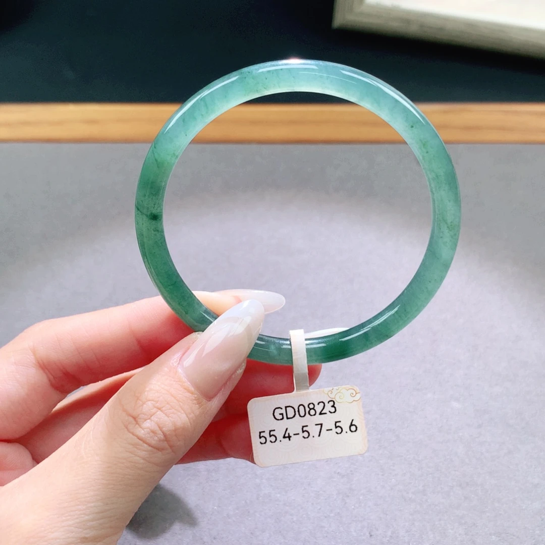 翡翠未镶嵌手镯天然